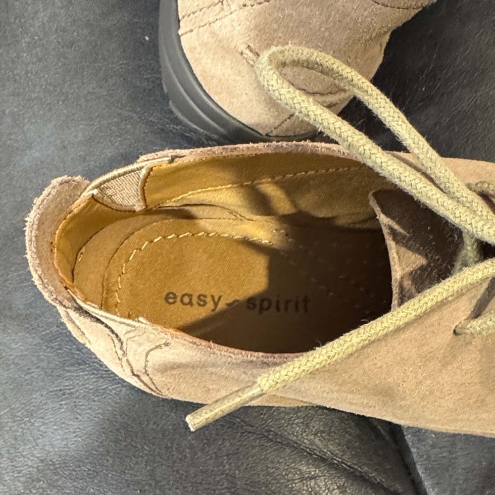 Easy Spirit Women’s Size 5 Tan Suede Shoes. Excellent Condition - Picture 3 of 5